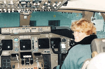 Birgit Gosejacob im Cockpit einer Boeing 747 (Mitte der 90er)