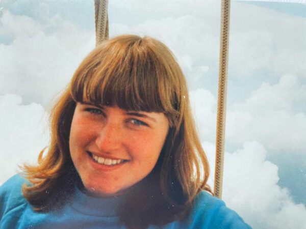 Birgit Gosejacob 1981 im Gasballon über den Wolken (ca. 1978)