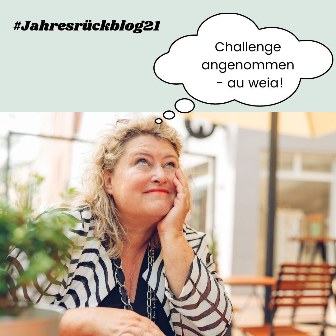 Birgit Gosejacob nachdenklich im Strassencafé mit Sprechbase "Challenge angenommen - au weia!"