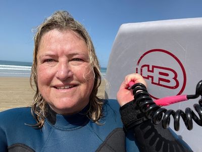 Birgit Gosejacob mit Bodyboard am Playa de Famara